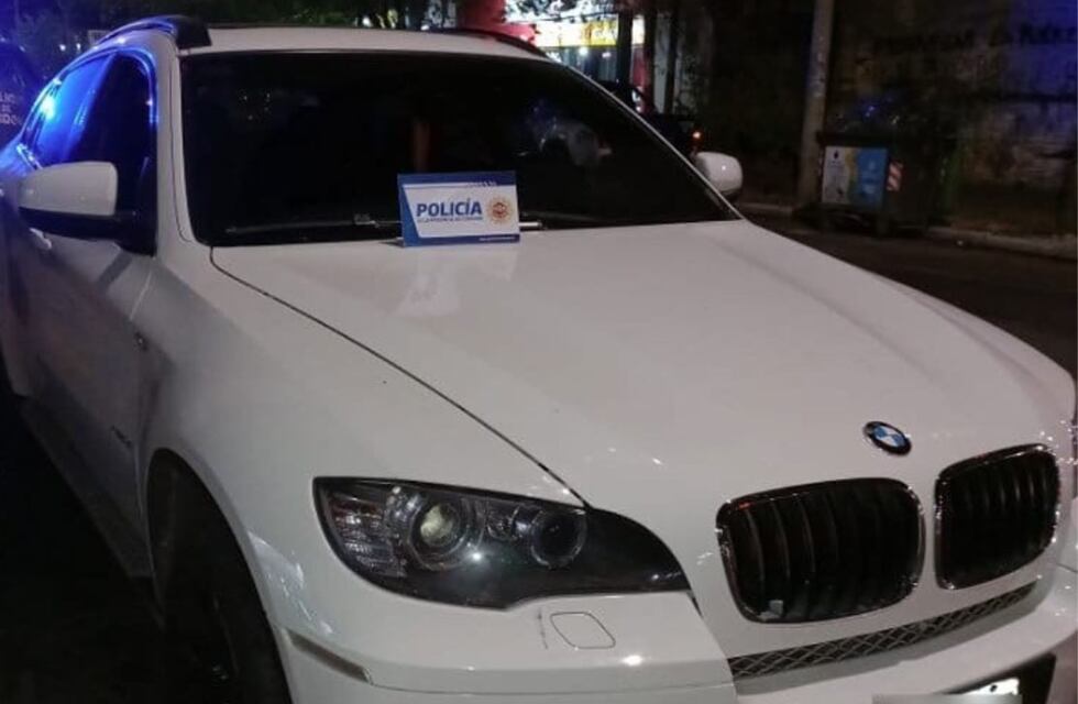 Córdoba: detuvieron a dos mujeres y un hombre que viajaban en una camioneta robada