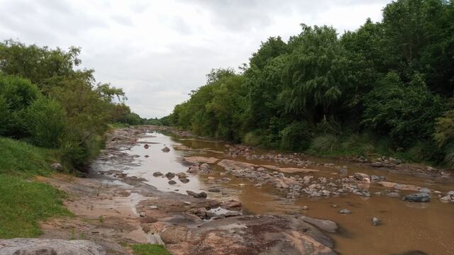 El estado del río en San Antonio de Arredondo tras las precipitaciones en este último domingo de noviembre. (Foto: Mariela Rojas).
