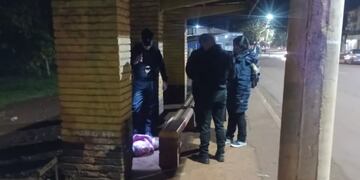 Eldorado: policías asistieron a un perro que fue arrollado por un vehículo que huyó de la escena.