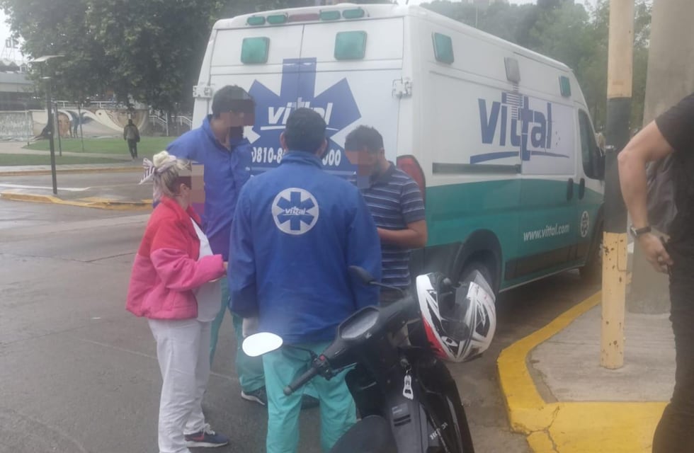 Villa Carlos Paz: un auto y una motocicleta protagonizaron un choque sobre Av. San Martín
