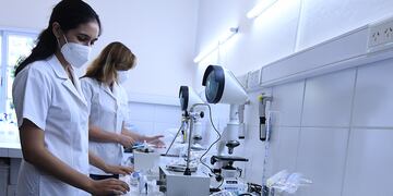 El Gobierno provincial adquirió instrumental de laboratorio para hacer diagnósticos de triquinosis en las zonas de Villa Mercedes, La Toma y La Punilla.