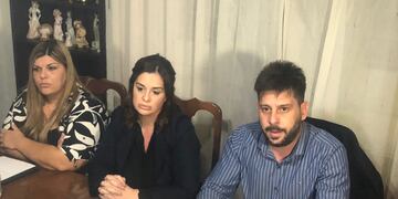 Conferencia de prensa de los padres de la niña abusada en el Colegio San José, con su equipo de abogados, a un año del hecho