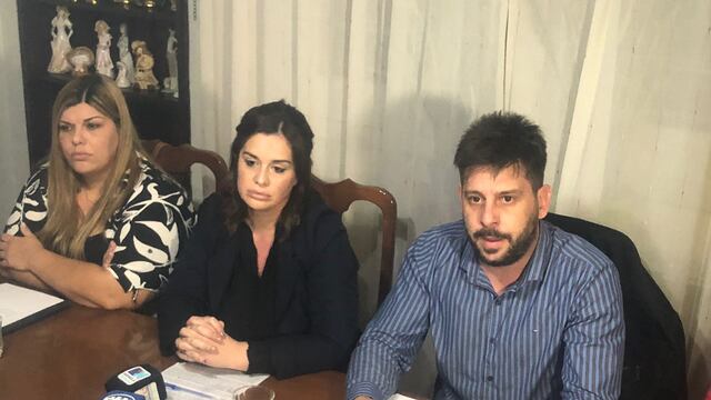 Conferencia de prensa de los padres de la niña abusada en el Colegio San José, con su equipo de abogados, a un año del hecho