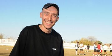 Gustavo Molina, su pasión por el fútbol no tiene límites, sufrió un ACV, sueña con estar ligar al deporte, pelea contra la pandemia Covid-19 y reconstruyó su vida.