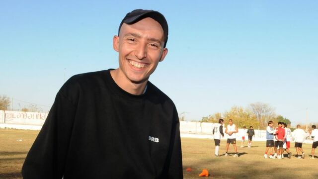 Gustavo Molina, su pasión por el fútbol no tiene límites, sufrió un ACV, sueña con estar ligar al deporte, pelea contra la pandemia Covid-19 y reconstruyó su vida.