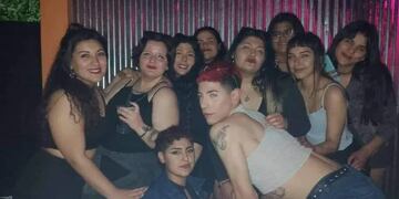 Cariel Castro estaba en el boliche con sus amigas, luego empezó a bailar con otro varón y lo echaron.