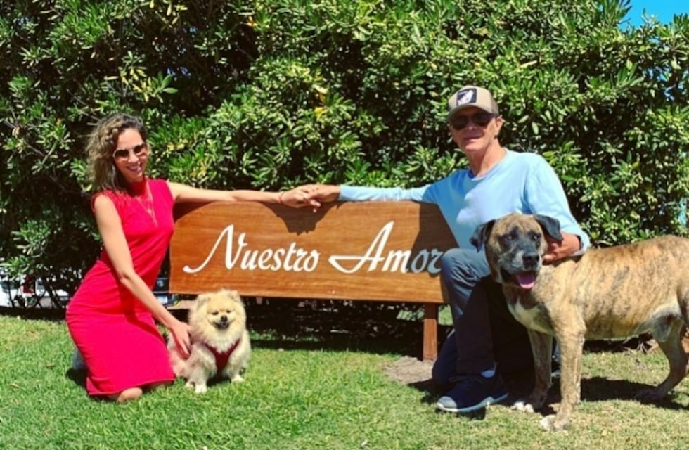 Elina Fernández y Eduardo Costantini disfrutan con sus mascotas Gino, Bory y Feliz Costantini