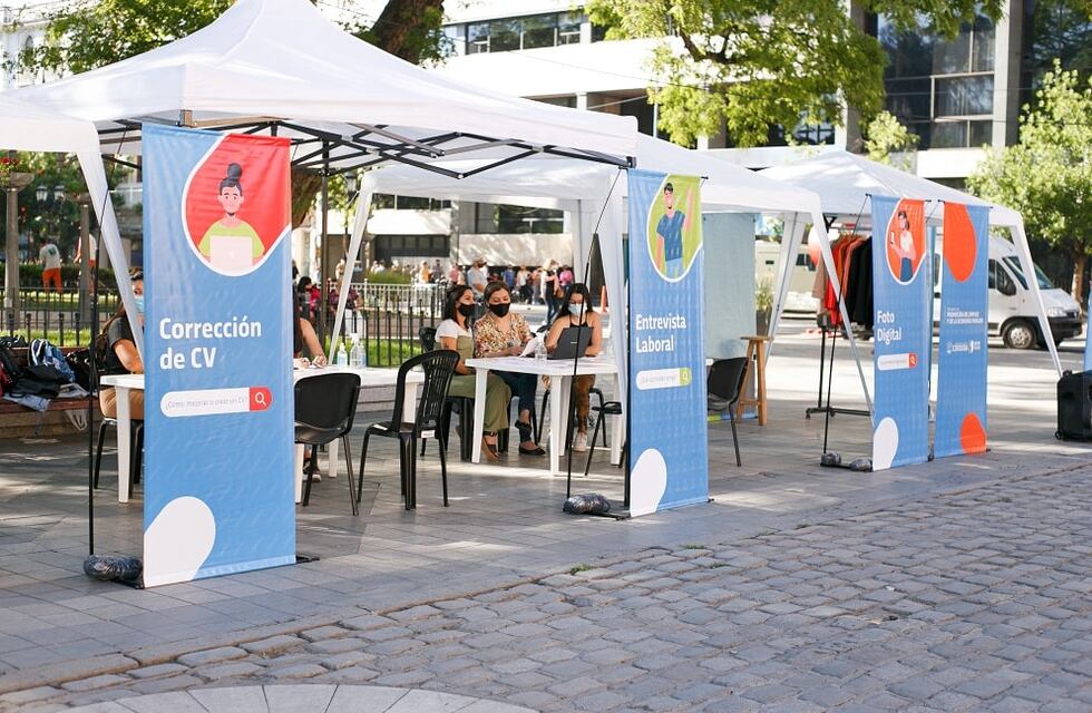 La Oficina Móvil de Búsqueda Laboral llega a la Plaza San Martín para quienes necesitan su curriculum