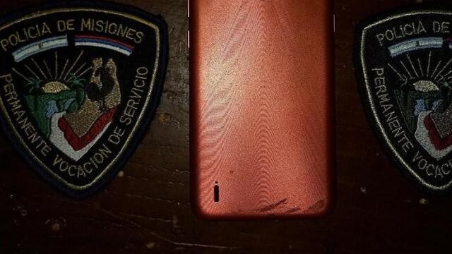 Un individuo terminó detenido tras sustraer un celular de una vivienda en Puerto Esperanza.