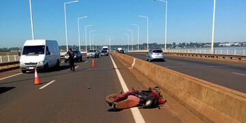 Siniestro vial sobre el puente del arroyo El Zaimán dejó como saldo a dos personas heridas.