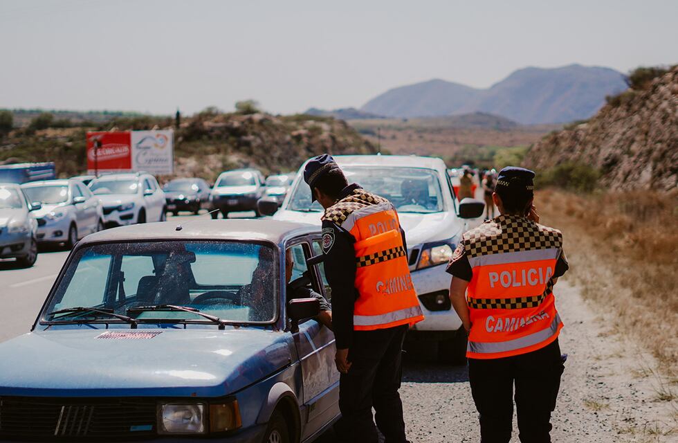 Incendios forestales en Córdoba: contuvieron el foco en Icho Cruz y trabajan sobre Río de los Sauces