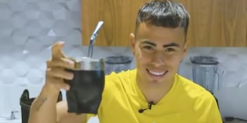 El Chino Zelarayán celebra su regreso a Belgrano. Un refuerzo de alta gama (La Voz archivo).