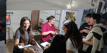 El Ministerio de Minería exhibió el Laboratorio Móvil y explicó métodos de monitoreo ambiental en territorio.