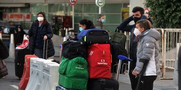 Ezeiza solo recibe 600 pasajeros del exterior por día.