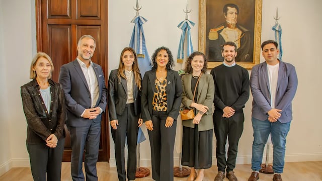 Sonia Leis, Andreas Vollmer, Belén Castro, Patricia Ríos, Kristin Eckert y Patricio Gigli, en la presentación de German Accelerator en Jujuy.