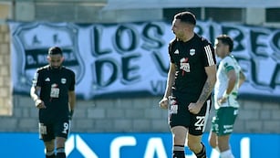 Deportivo Riestra, que el domingo próximo visitará a Talleres, goleó a Sarmiento.