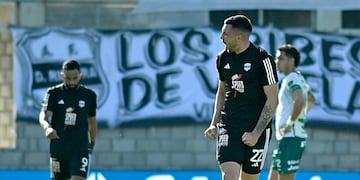 Deportivo Riestra, que el domingo próximo visitará a Talleres, goleó a Sarmiento.