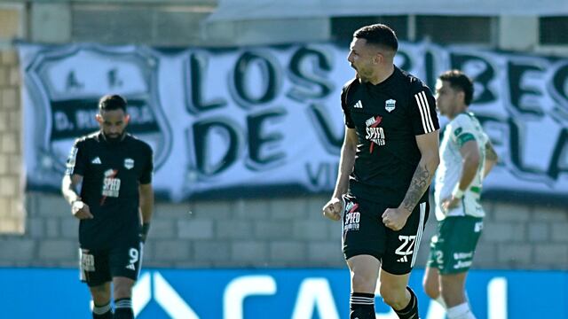 Deportivo Riestra, que el domingo próximo visitará a Talleres, goleó a Sarmiento.