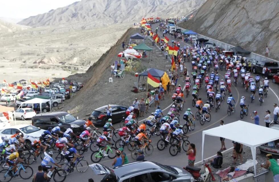 Trabajadores de ESPN cubrían una carrera de ciclismo en San Juan, se accidentaron y terminaron en el hospital