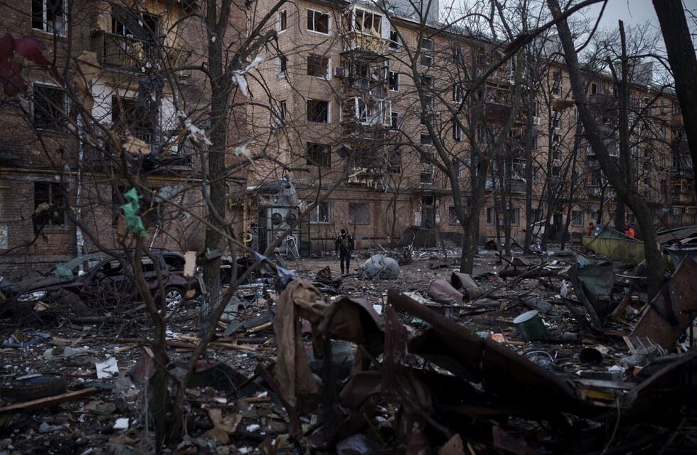 Conflicto Rusia-Ucrania: Kiev sigue bajo bombardeos, mientras Putin acusa a Zelensky de “retrasar” los acuerdos