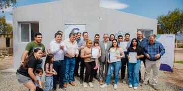 Jalil entregó viviendas e inauguró un CDI en Capayán.