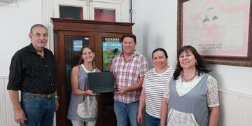 Gestión Ambiental de Tres Arroyos entregó los premios a las escuelas ganadoras del programa “Desafío Botellas de Amor”