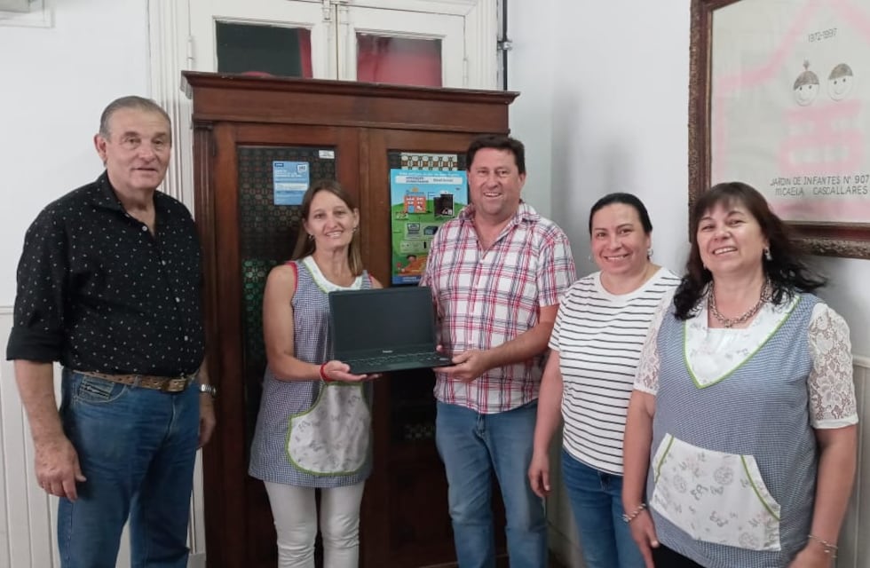 Gestión Ambiental de Tres Arroyos entregó los premios a las escuelas ganadoras del programa “Desafío Botellas de Amor”