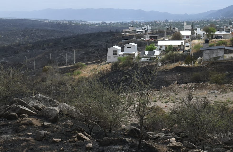 Quiso “preparar un café” y provocó un incendio de dos días en Punilla: qué pena le podría caber al responsable