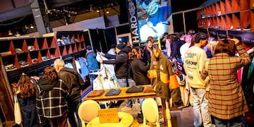 El Centro de Expresiones Contemporáneas se convirtió en una gran tienda de indumentaria.