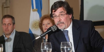 El ministro de la provincia de Buenos Aires, Alberto Sileoni, cruzó al Presidente por sus declaraciones sobre los docentes y Ganancias.