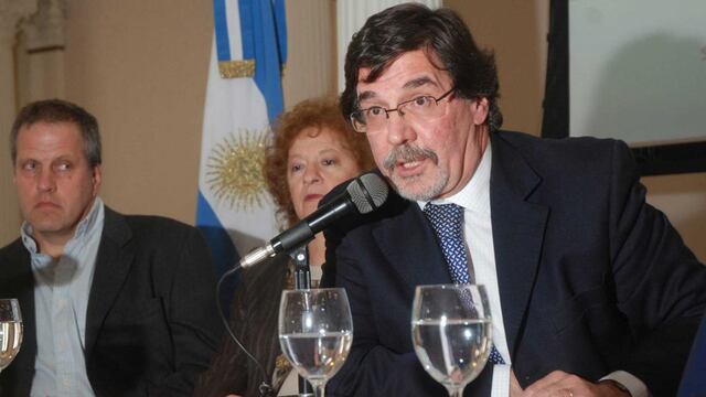 El ministro de la provincia de Buenos Aires, Alberto Sileoni, cruzó al Presidente por sus declaraciones sobre los docentes y Ganancias.
