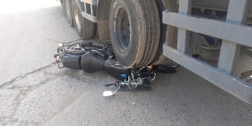 Accidente Arroyito motocicleta y camión ruta 19