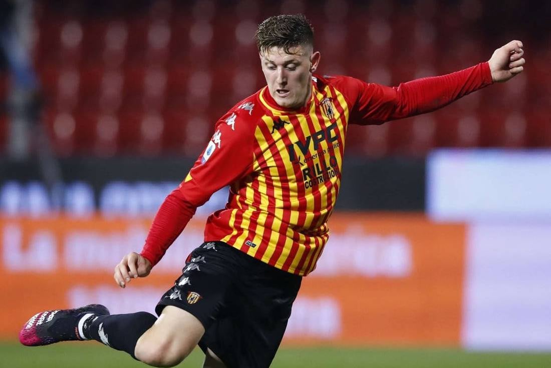 El entorno de Gaich quiere devolverlo al fútbol argentino (Benevento)