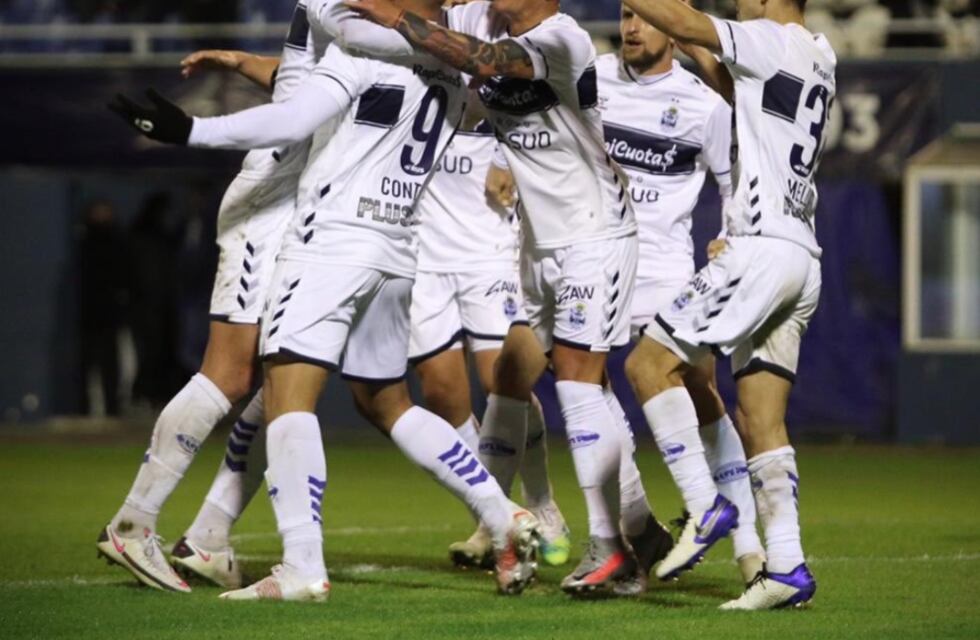 Gimnasia empató sobre el final y dejó el 2-2 ante Platense