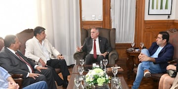 Acompañaron al jefe del PE, el vicegobernador, Miguel Acevedo; el presidente subrogante de la Legislatura, Sergio Mansilla y el ministro del Interior, Darío Monteros