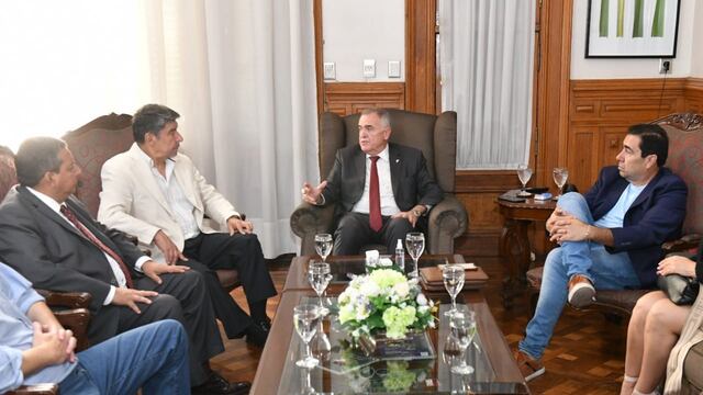 Acompañaron al jefe del PE, el vicegobernador, Miguel Acevedo; el presidente subrogante de la Legislatura, Sergio Mansilla y el ministro del Interior, Darío Monteros