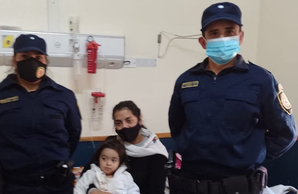 Dos policías de Cruz del Eje salvaron a una niña que se había ahogado y ya estaba inconsciente