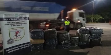 Incautaron 36 cubiertas en dos operativos aduaneros.