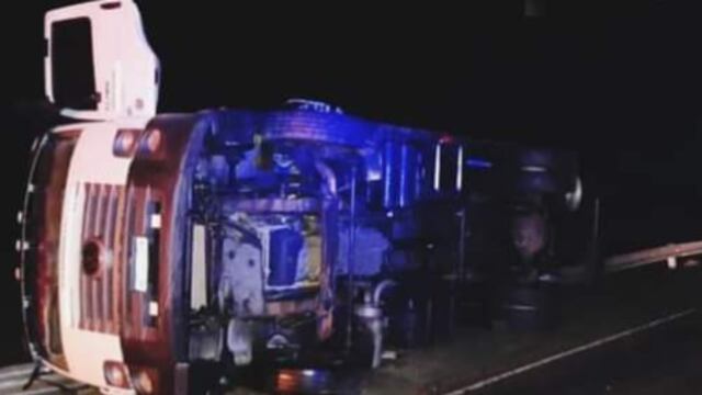 El vuelco se dio por presencia de hielo en la ruta; el conductor resultó sin lesiones graves.