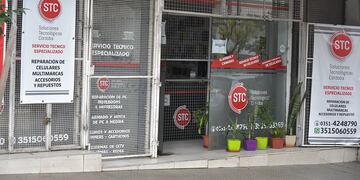 El local de informática sufrió un robo millonario este miércoles por la madrugada. (Ramiro Pereyra).