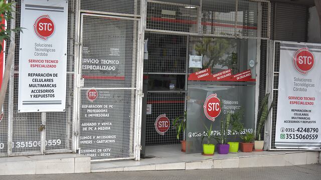 El local de informática sufrió un robo millonario este miércoles por la madrugada. (Ramiro Pereyra).