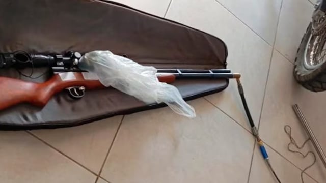 Un hombre murió mientras manipulaba un rifle de aire comprimido.