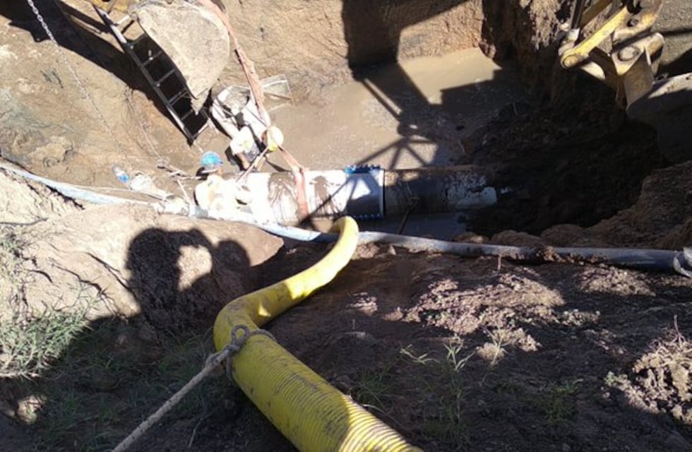 ASSA arregló un colector en Estanislao del Campo y se prepara para hacer mantenimiento del acueducto de Desvío Arijón