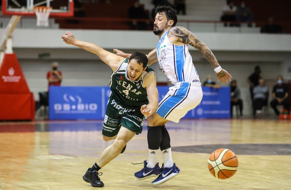 Atenas se quedó sin final y perdió en el debut por el Súper 20