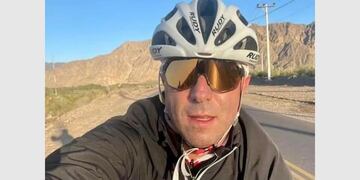 Uñac madrugó y salió a andar en bicicleta en domingo de elecciones en San Juan.