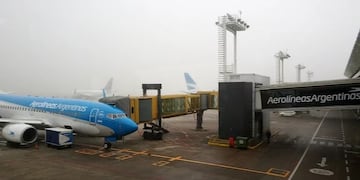 El joven provocó demoras y cancelaciones de vuelos en Aeroparque y Ezeiza.