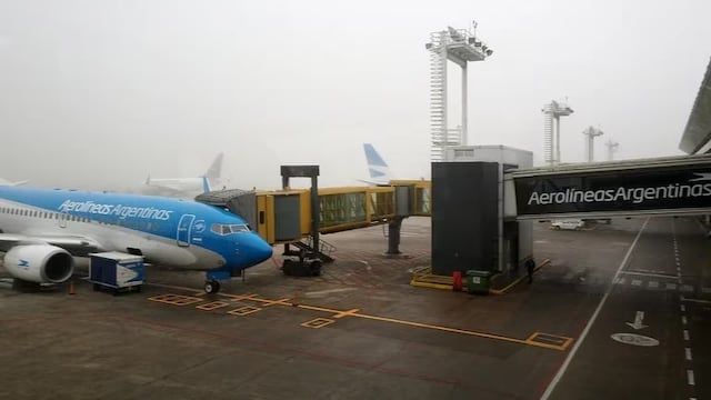 El joven provocó demoras y cancelaciones de vuelos en Aeroparque y Ezeiza.