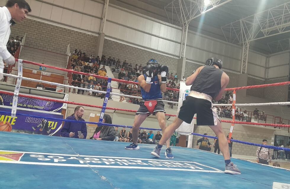 Tres Arroyos: Festival de boxeo amateur en el Polideportivo Municipal