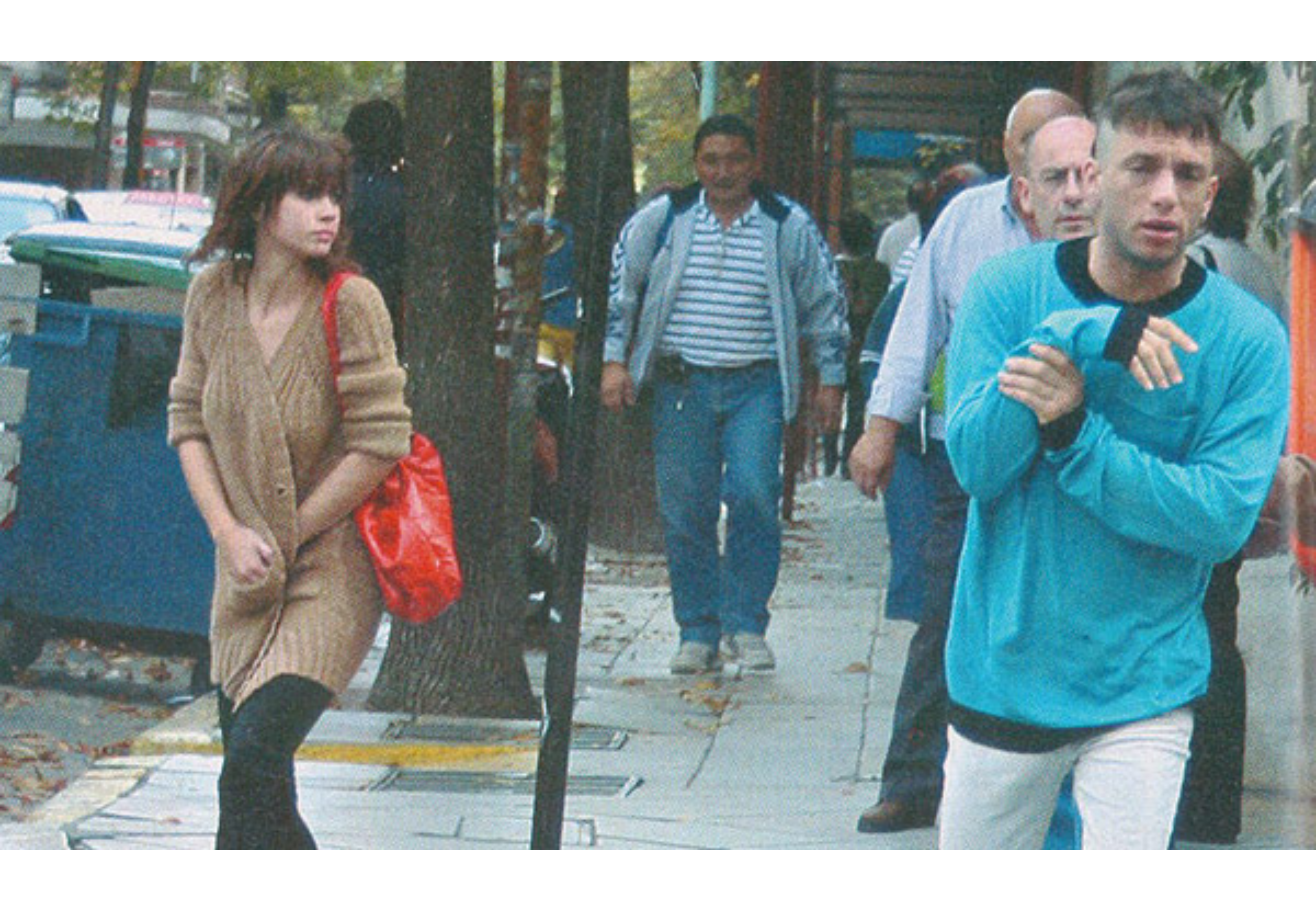 Más fotos de la pareja saliendo de la clínica.