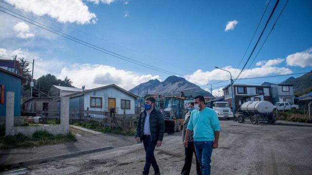Vuoto recorrió los avances en las obras de asfalto del Barrio La Cantera